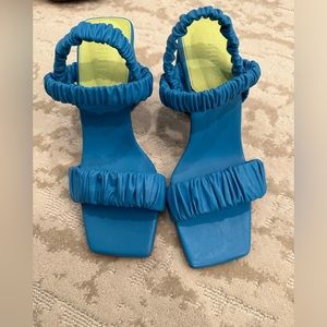 SCHUTZ Lirah True Blue 5.5 M